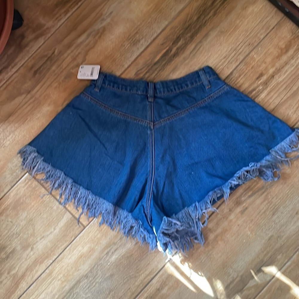 We The Free fringed, cut off jean shorts - Picture 4 of 4